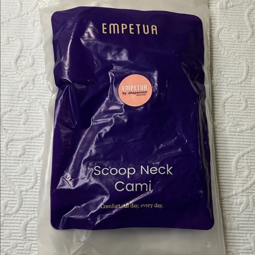 Shapermint Empetua Scoop Neck Cami - White. NWT. Small. Durable